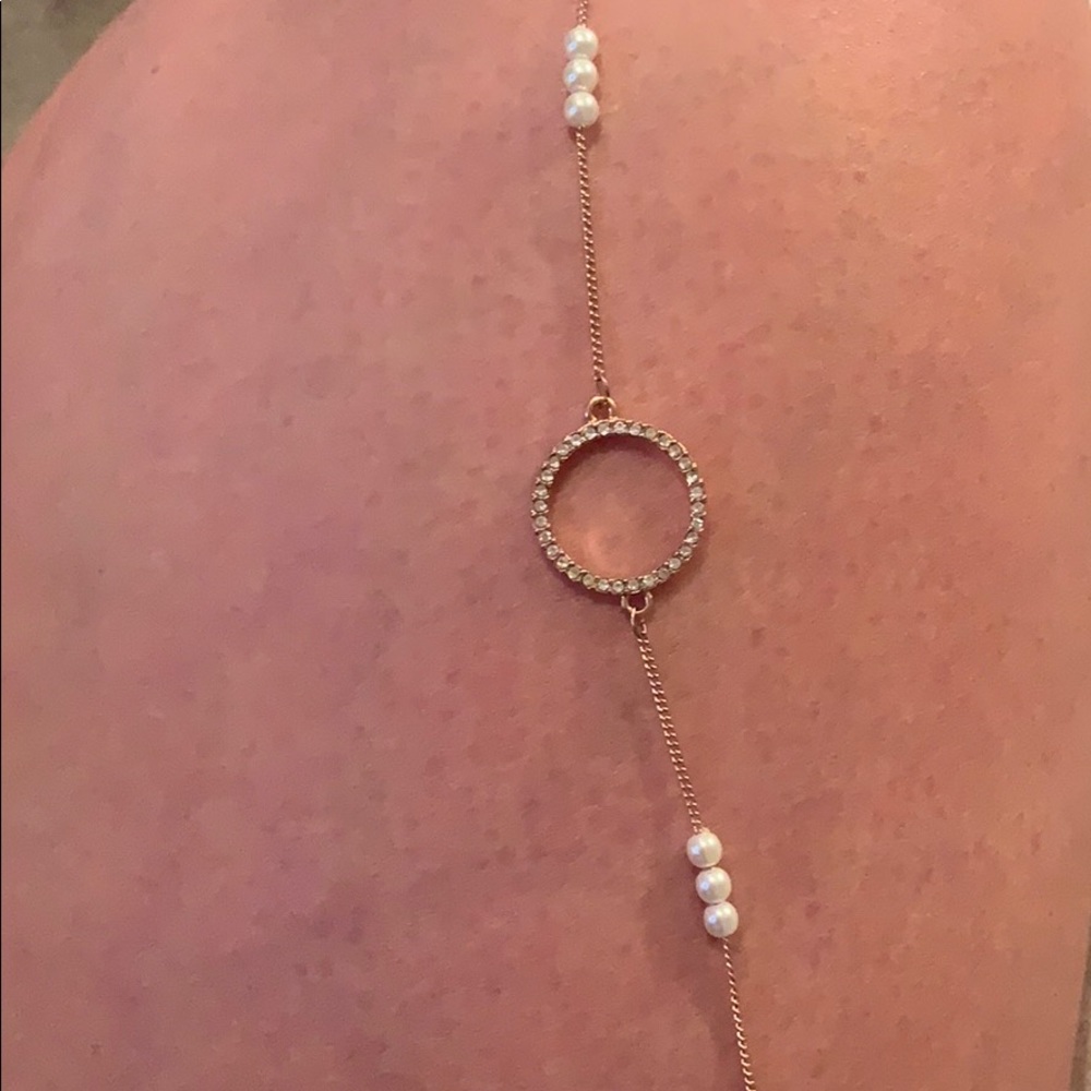 Gold pearl chocker